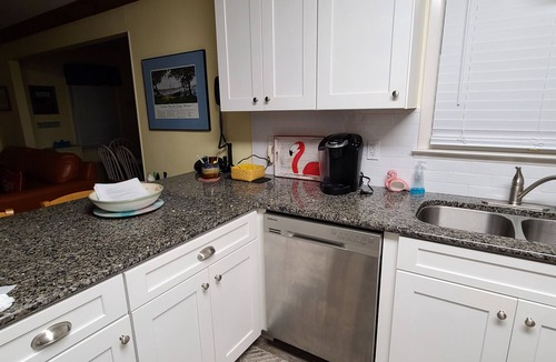Sunset Beach Cottage | COASTAL COTTAGE, CLOSE TO BEACH, PETS OK, WI-FI, BRING LINENS,NO MAID SERVICE