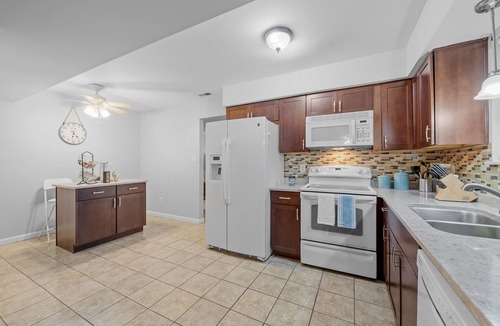 Fentress House | Coastal COZY 4BR Home Central to VB Attractions! - 30 Night Min.