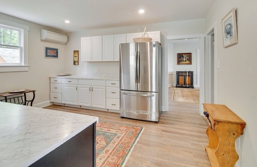 Issue Cottage | Coastal Getaway: 1 Mi to Colonial Beach Pier!