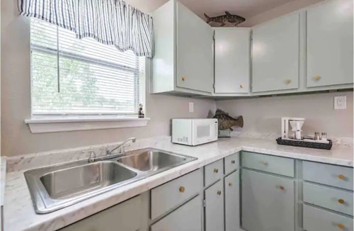 Oyster Creek Apartment | Coastal Studio - Freeport, Tx