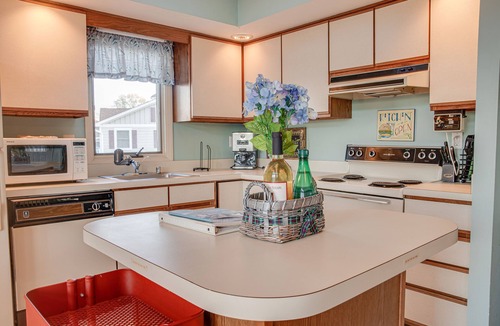 Colonial Beach House | Colonial Beach Bay house with views & canoe