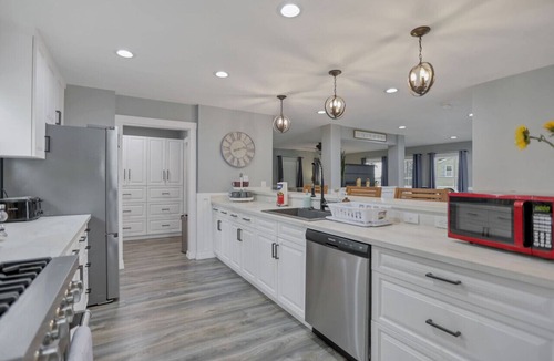 Buckeye Lake House | Colonial on Crane: (WHOLE HOME) Hot tub, pet friendly, and boat dock included