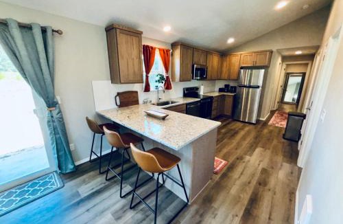 Hazel Dell Villa | Colorful Comfort 3 Bedroom Home with Fenced yard