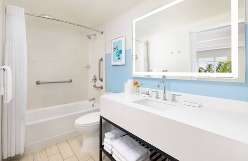 New Town Hotel | Colorful Key West Escape | Pools, Food Trucks, Karaoke Night & Free Shuttle