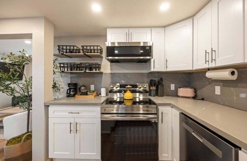 Seattle Metro Area House | Columbia City 2BR - Walkable to Synagogue - Family Visits Welcome