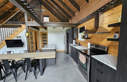 Saint-David-de-Falardeau Ski Chalet | Comfort and River - Le Hamac