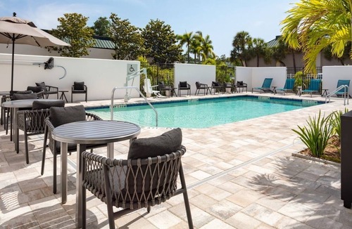 Clearwater Hotel | Comfort and Convenience! 3 Relaxing Units, Free Breakfast, Pets Allowed, Pool