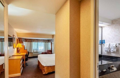 Radnor - Fort Myer Heights Resort | Comfort and Convenience in Red Lion Hotel Rosslyn Iwo Jima! Free Onsite Parking!