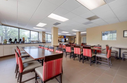 Franconia Hotel | Comfort Inn & Suites Alexandria West