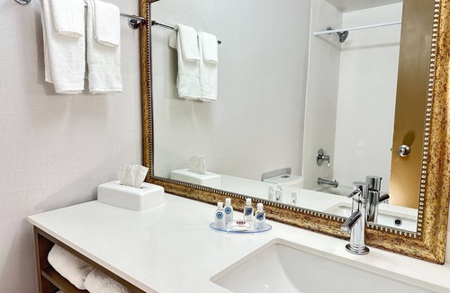 Barrie Hotel | Comfort Inn & Suites Barrie