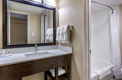 Pine Forest Hotel | Comfort Inn & Suites Spring Lake - Fayetteville near Fort Bragg