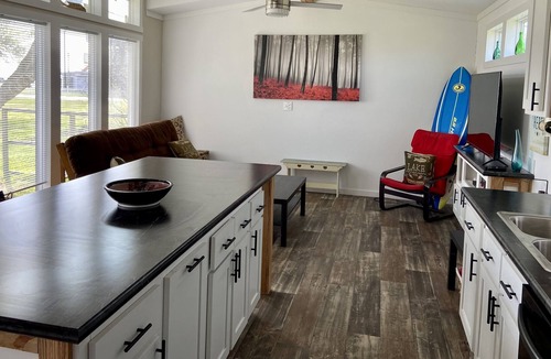 Long Mott House | Comfortable 2 Bed/1 Bath Unit with Bay View