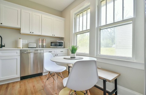East Durham House | Comfortable 6 Bdrm~Fenced Backyard~Near Downtown!
