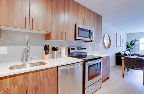 Groveton Apartment | Comfortable Alexandria Apt W Business Facilities