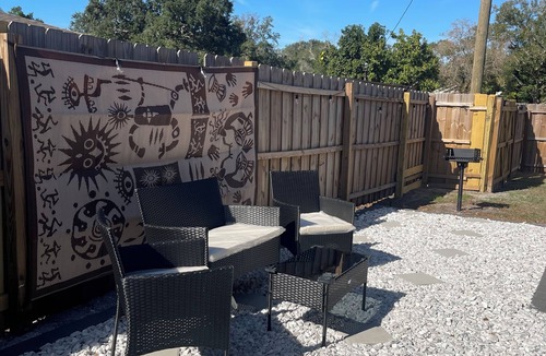 Goldenrod House | Comfortable & Quiet 2BR/2BA, Near Park Ave & Rollins, Extended Stays Welcome.