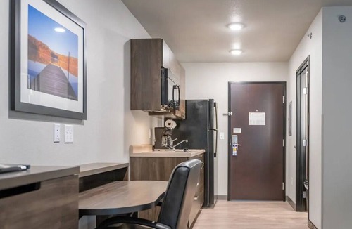 Redding Hotel | Comfortable Redding Stay Close to Parks, Trails & Local Attractions