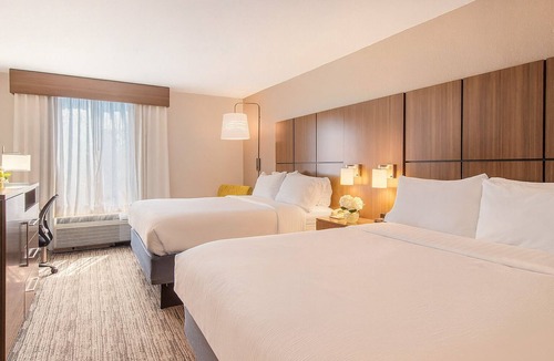 Tropic Hotel | Comfy Bedroom Near Brevard Zoo | Pool | Free Parking | 4 units w/I-95 Access