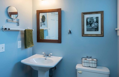 Loyal Heights House | Comfy Beds, Clean, and Near Friends and Family