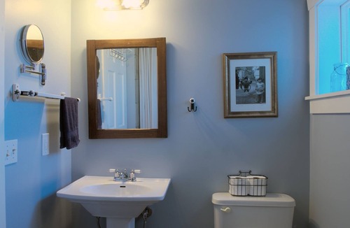 Loyal Heights House | Comfy Beds, Clean, and Near Friends and Family
