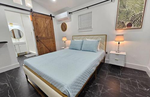 Fairview Shores Apartment | Comfy Tiny Home WP Large Private Deck Queen bed