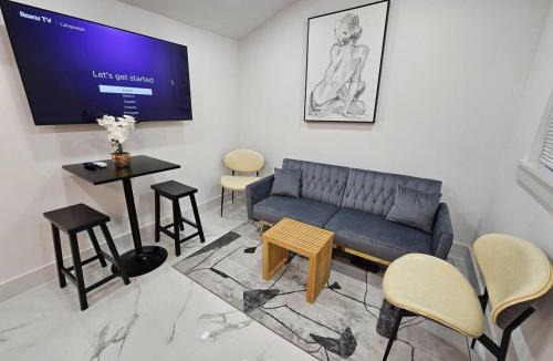 Fairview Shores Apartment | Comfy Tiny Home WP Large Private Deck Queen bed