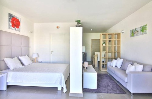 Rigaud Cabin | Completely renovated studio located between Ottawa and Montreal
