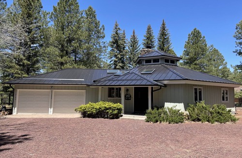 Pinetop House | Completely Renovated House w/2 Entertaining Areas - Right off the golf course!