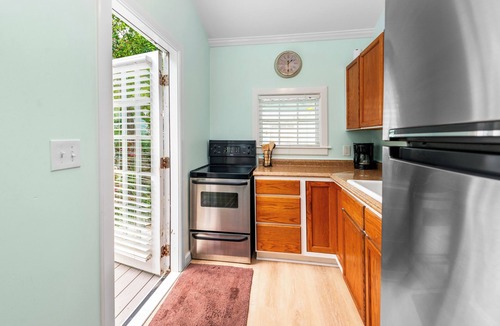 Old Town Cottage | ~CONCH COTTAGES~ Enjoy your next island vacation with friends right here!