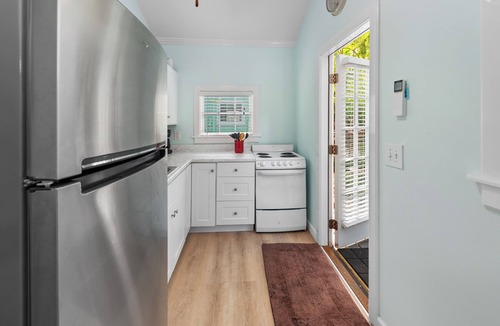 Old Town Cottage | ~CONCH COTTAGES~ Enjoy your next island vacation with friends right here!