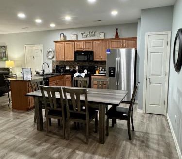 Hollister Apartment | Condo B-4 near Table Rock Lake