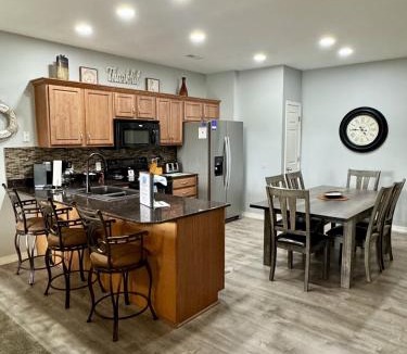 Hollister Apartment | Condo B-4 near Table Rock Lake