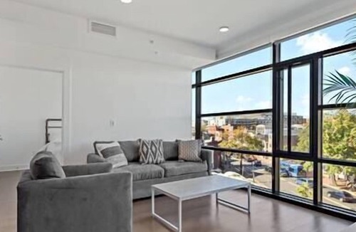 Shaw Bed & Breakfast | Contemporary | Downtown | Views | Luxury