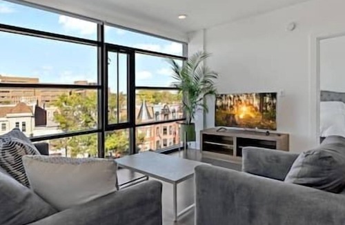 Shaw Bed & Breakfast | Contemporary | Downtown | Views | Luxury