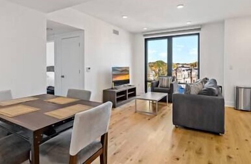 Shaw Bed & Breakfast | Contemporary | Downtown | Views | Luxury