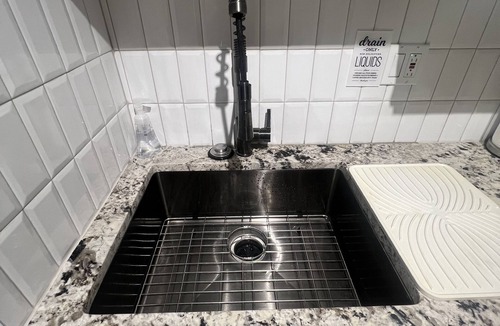 Franklin Park Condo | CONTEMPORARY DOWNTOWN CONDO--BEAUTIFULLY RENOVATED & NEWLY FURNISHED