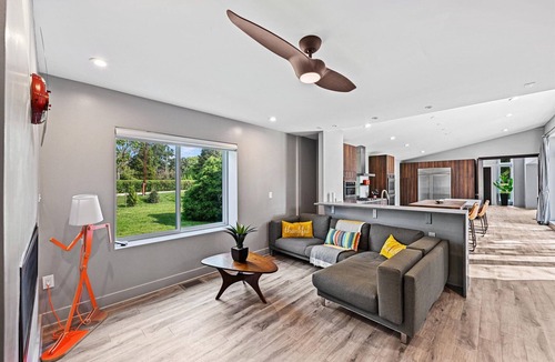 Stevenson Villa | Contemporary Luxury Villa in Convenient Baltimore County
