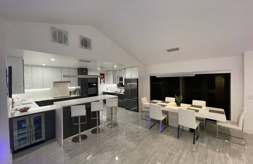 Indian Beach Sapphire Shores House | Contemporary Single Family 3 bedroom property
