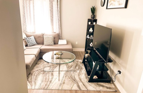 Terra Nova Apartment | Convenient Airport Getaway – Relaxing, Safe, and Perfect for All Travelers.
