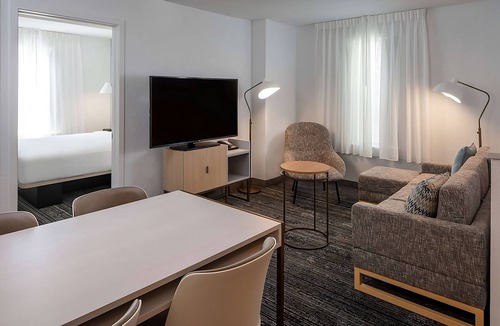 Falls Church Hotel | Convenient Stay! Fully-furnished, Pet-friendly, Near Washington Monument!