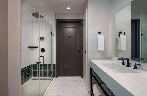 North Capitol Street Hotel | Convenient Stay, Superb Location! Contemporary Unit with City View, Pets Allowed