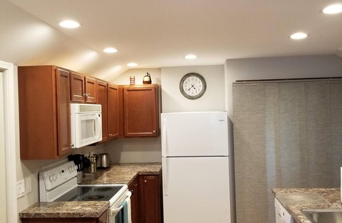 Sunbury Apartment | Convenient to the center of town! Beautifully decorated, quiet apartment.
