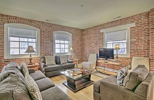 Downtown Baltimore Apartment | Convention Center PH Free indoor parking