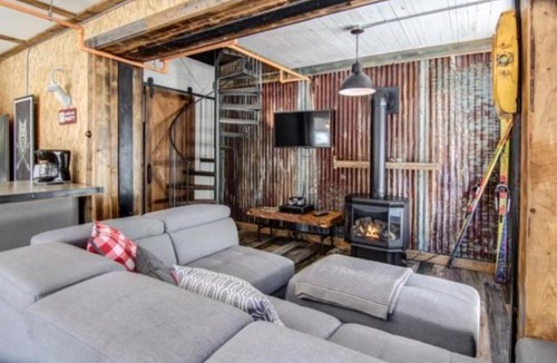 L'Anse-Saint-Jean House | cool box