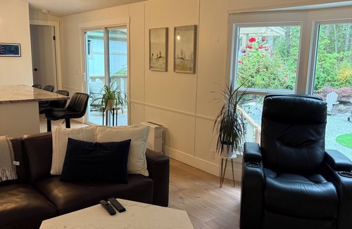 Regional District of Nanaimo House | Coombs Hidden Haven. Experience the ultimate getaway. Mini putt & privacy.