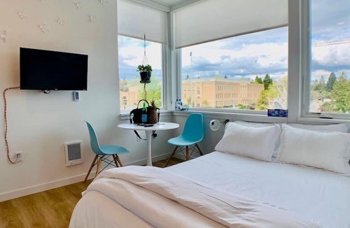 Roosevelt Condo | Corner unit studio with natural light and premium amenities for a very comfortable quick stay.