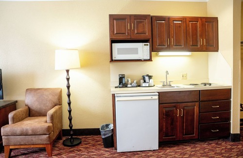 Coshocton Hotel | Coshocton Village Inn and Suites