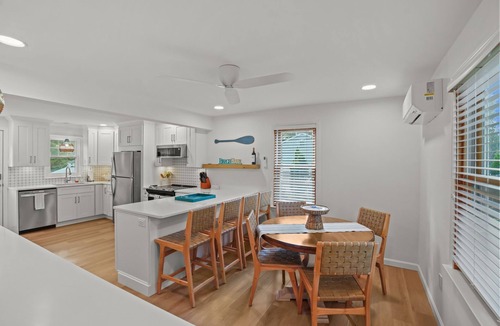 Kenyon Cottage | Cottage 5 Mins to the Beach w/Beach Parking Pass