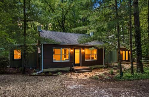 Harbert House | Cottage on Pine 5 Min Walk to Harbert Beach