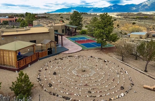 Taos Cottage | Cottam Pines B - Hot Tub, Pickleball