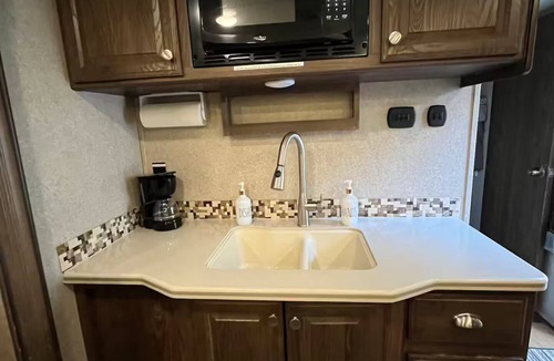 Nampa Apartment | Country Glamper fireplace hot tub cold plunge